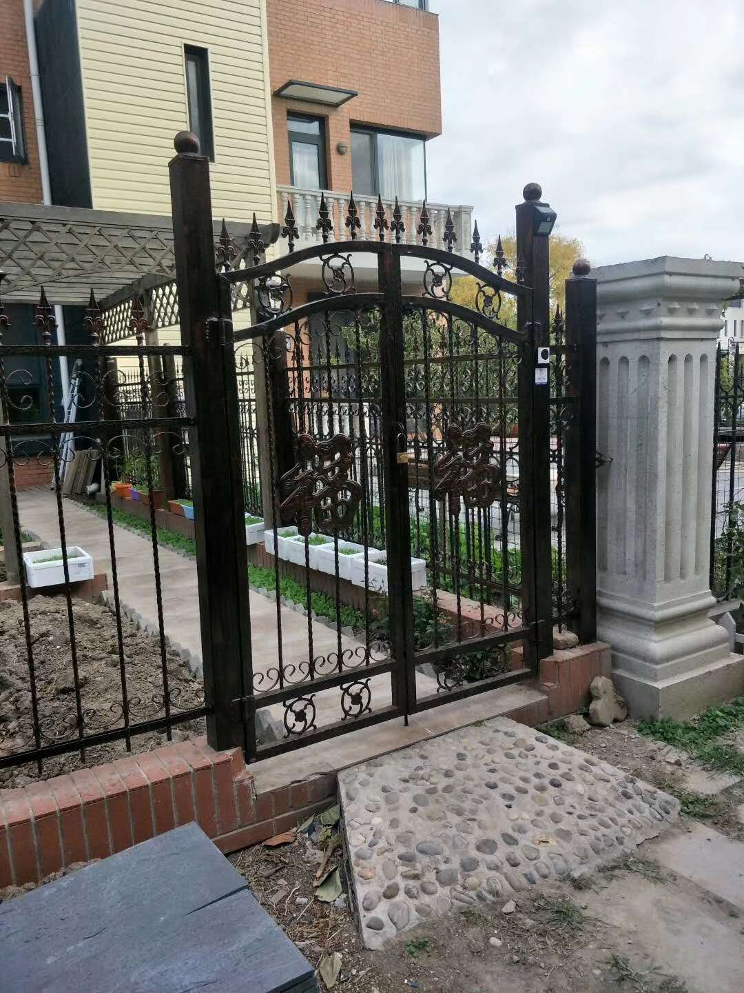 天津?yàn)I海新區(qū)中塘鎮(zhèn)鐵藝護(hù)欄-中式庭院圍欄現(xiàn)貨安裝